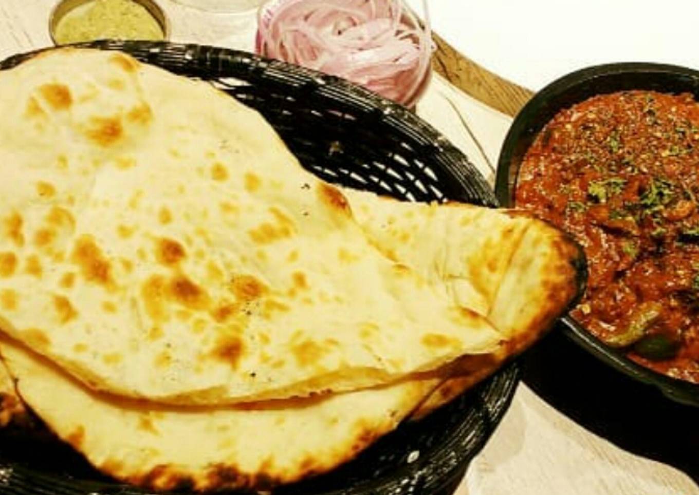 Naan with masala paneer
