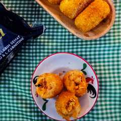 Kroket Singkong Isi Ayam Suwir Pedes-レシピのメイン写真