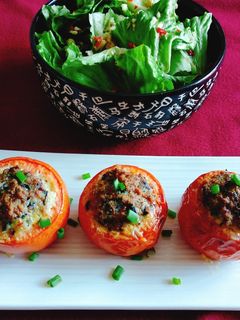 Hình của món Cà chua nhồi thịt.