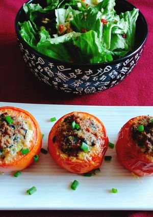 Hình của món Cà chua nhồi thịt.