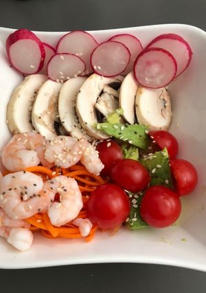 Une photo de Poke Bowl printanier