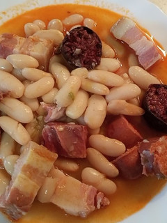 Una foto de Fabada Asturiana en olla express a mi manera