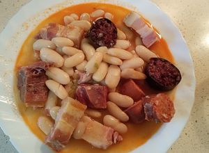 Una foto de Fabada Asturiana en olla express a mi manera