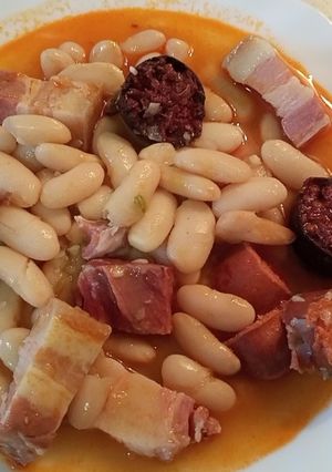 Una foto de Fabada Asturiana en olla express a mi manera