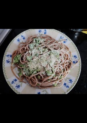 Una foto de Spaghettis con salsa de brócoli😋