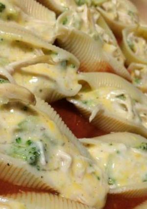 A picture of Broccoli Alfredo Stuffed Jumbo Shells.