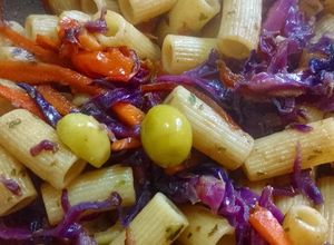 Una foto de Un wok con lo que tenía