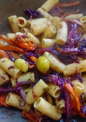Una foto de Un wok con lo que tenía
