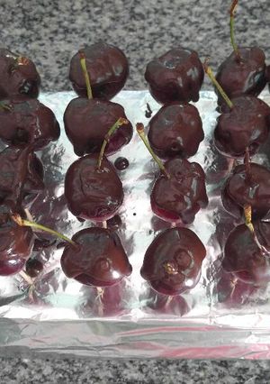 Una foto de Cerezas bañadas en chocolate