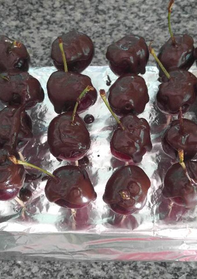 Una foto de Cerezas bañadas en chocolate