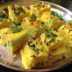 A picture of Khaman dhokla.