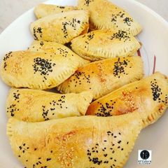 A picture of Baked meat pie.