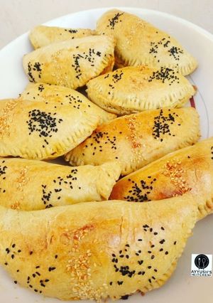A picture of Baked meat pie.
