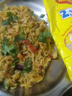 வெஜிடபிள் மேகி நூடுல்ஸ் செய்முறை முக்கிய புகைப்படம்