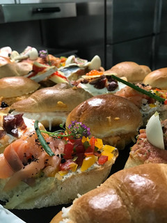 Una foto de Canapé variados