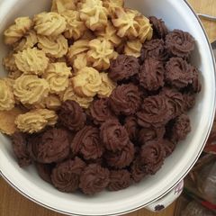 A picture of Piped cookies.