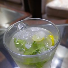 A picture of Refreshing mint lemanade.