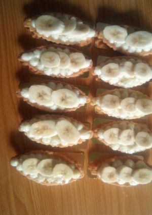 Une photo de Tartelettes à la crème diplomate et au banane