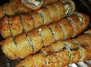 Una foto de Sushi de pollo tempura