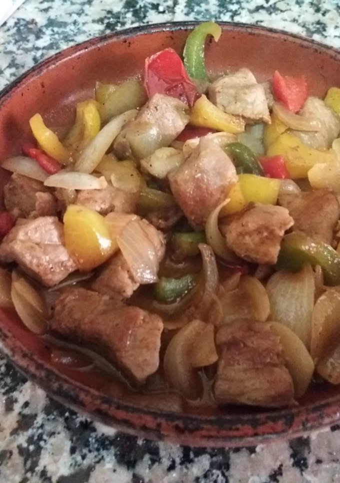 Una foto de Magra de cerdo con verduras y especias