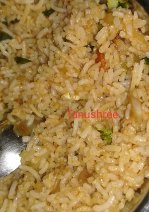 A picture of Chinese fried rice.