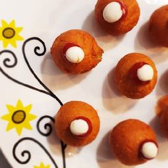 A picture of Feta chilli bombs.