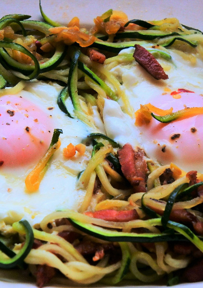 Una foto de Huevos con nido de calabacín