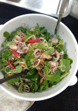 Hình của món Gỏi sò huyết.