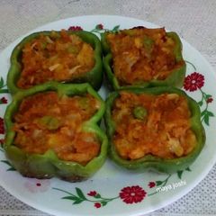 A picture of Stuffed simla mirchi with pav bhaji.