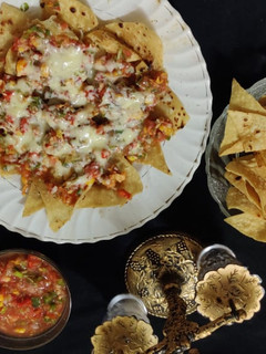 રોટી નાચોસ વીથ સાલસા સોસ (Roti Nachos With Salsa Sauce Recipe In Gujarati) રેસીપી મુખ્ય ફોટો