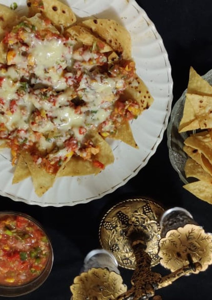 રોટી નાચોસ વીથ સાલસા સોસ (Roti Nachos With Salsa Sauce Recipe In Gujarati) રેસીપી મુખ્ય ફોટો