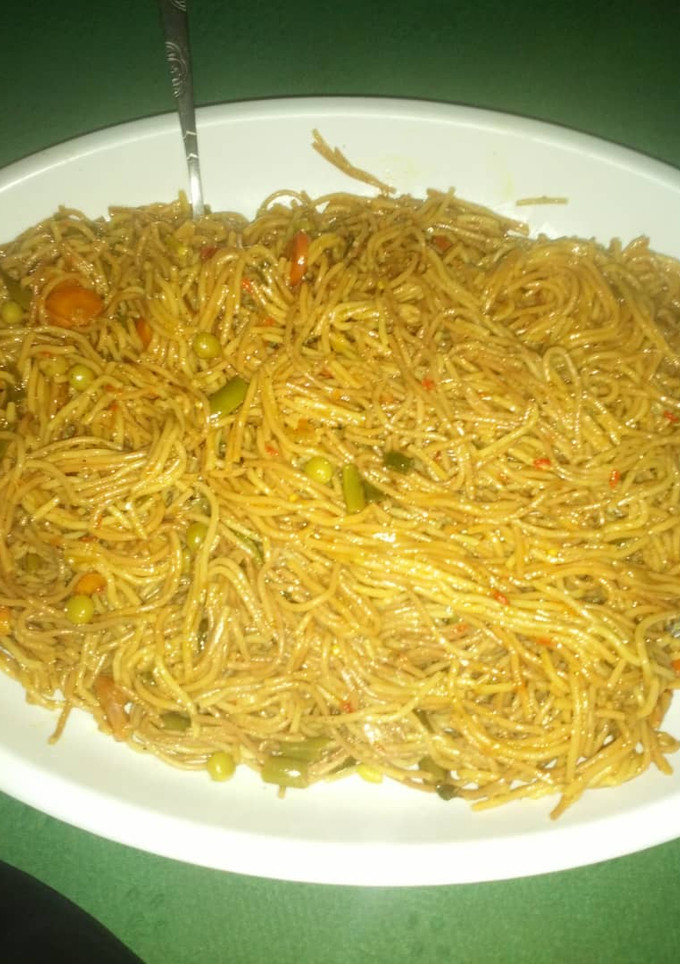 A picture of Jollof spaghetti.