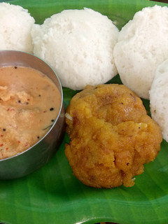தேங்காய் புளி சட்னி(Thenkaai puli chutney recipe in tamil) செய்முறை முக்கிய புகைப்படம்