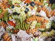 Una foto de pasta de olivas