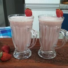 A picture of Strawberry -banana smoothie.