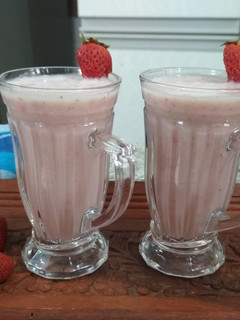 A picture of Strawberry -banana smoothie.