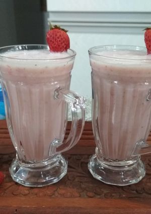 A picture of Strawberry -banana smoothie.