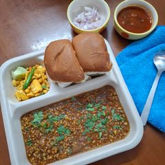 A picture of Misal pav(Mumbai style).