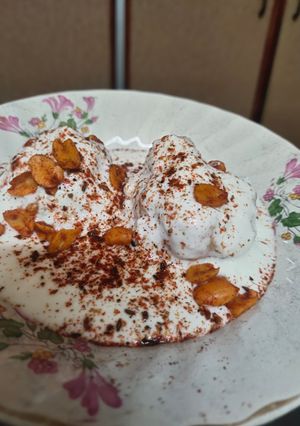 A picture of Dahi Bhalla.