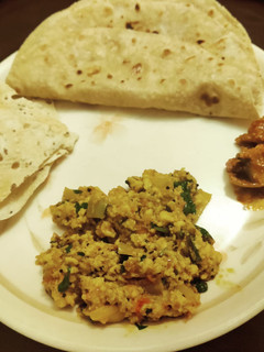 પનીર ભૂર્જી (Paneer Bhurji Recipe In Gujarati) રેસીપી મુખ્ય ફોટો