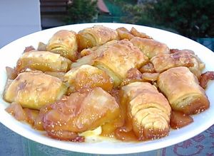O poză a rețetei Foietaj cu mere caramelizate.