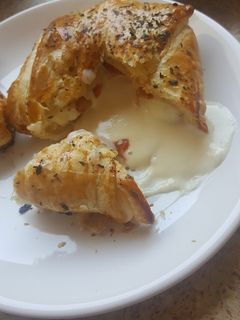 Una foto de Queso tomino en hojaldre