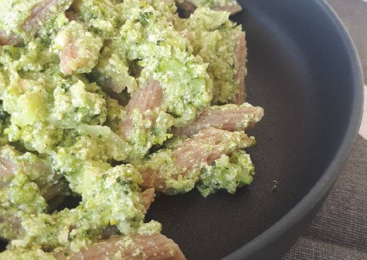 Pasta integrale con crema di Broccoli e Tofu