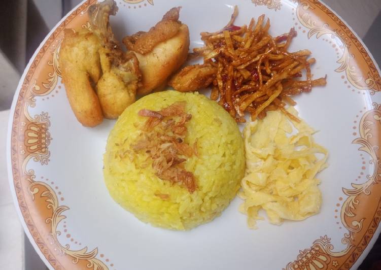 Resep Nasi kuning ricecooker yang Bikin Ngiler