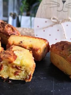 Une photo de Cake salé mozarella tomates séchées et basilic 🇮🇹