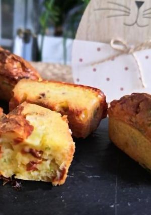 Une photo de Cake salé mozarella tomates séchées et basilic 🇮🇹