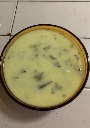 A picture of Dahi ki Kadhi.