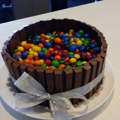 A picture of Kit Kat Birthday Cake.