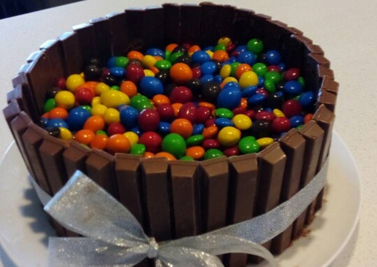 Simple Way to Prepare Speedy Kit Kat Birthday Cake