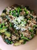 Wild garlic and pea spelt risotto - vegan